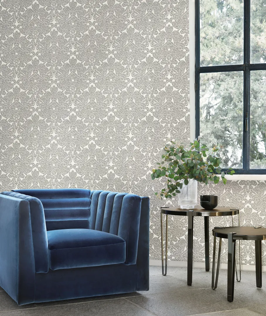 Trussardi 7 - Carta parati decoro etnico in varie colorazioni su trama in rilievo
