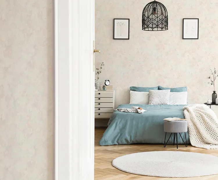 Satin Flowers - Carta da parati floreale per ambienti classici contemporanei.